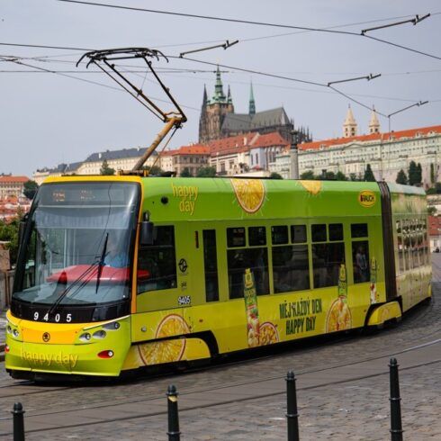 Rauch převlékl tramvaj do svých barev